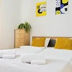 Kronvalda - Walk To Old Town - Free P Apartment *