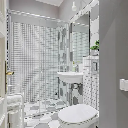 Kronvalda - Walk To Old Town - Free P Apartment *